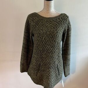 Hooked Up By lot Sweaters | Sweater
Color: Black/Green Size: L